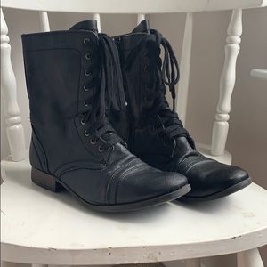 Combat boots